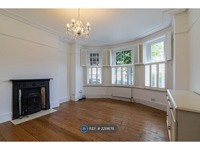 2 Bedroom Maisonette To Rent In East End Road, London, N2