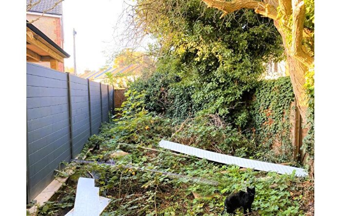 2 Bedroom End Of Terrace House For Sale In Elliott Street, Gravesend, DA12