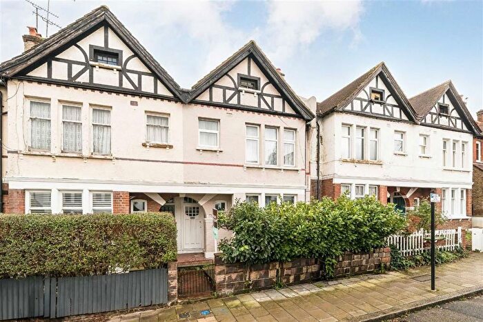 3 Bedroom Maisonette For Sale In Doverfield Road, Brixton, SW2