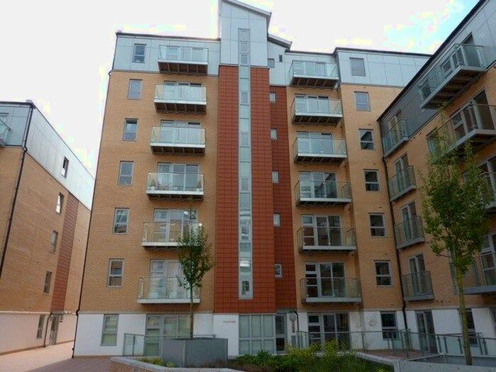 1 Bedroom Flat To Rent In Queen Mary Avenue, E18