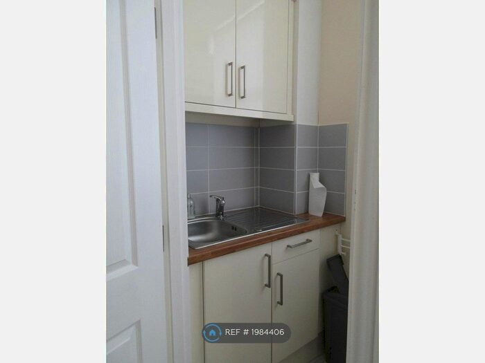 Studio To Rent In Connaught Road, Derby, DE22