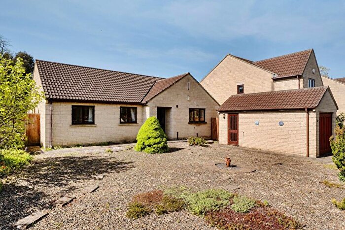 3 Bedroom Bungalow For Sale In Rosedale Walk, Frome, BA11