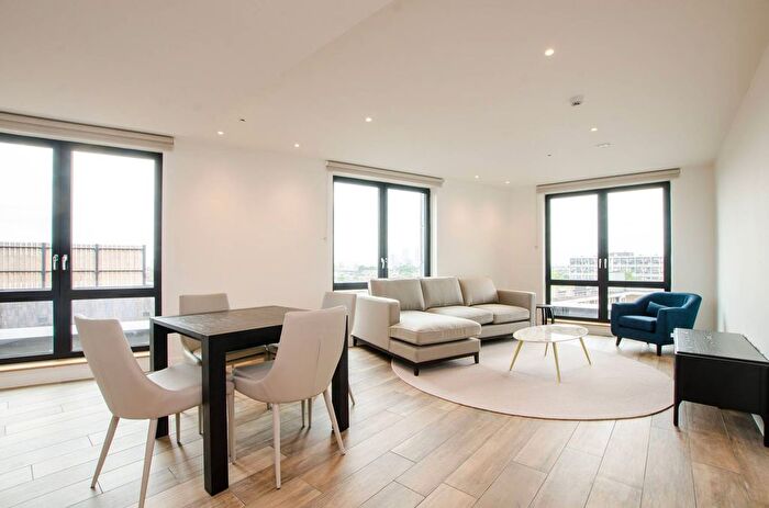 1 Bedroom Flat To Rent In Three Colts Lane, Bethnal Green, London, E2