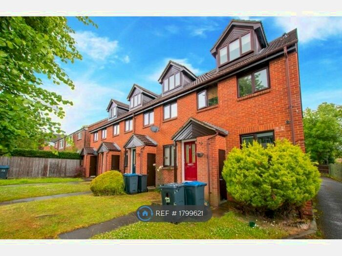 1 Bedroom Flat To Rent In Clovelly Gardens, London, SE19