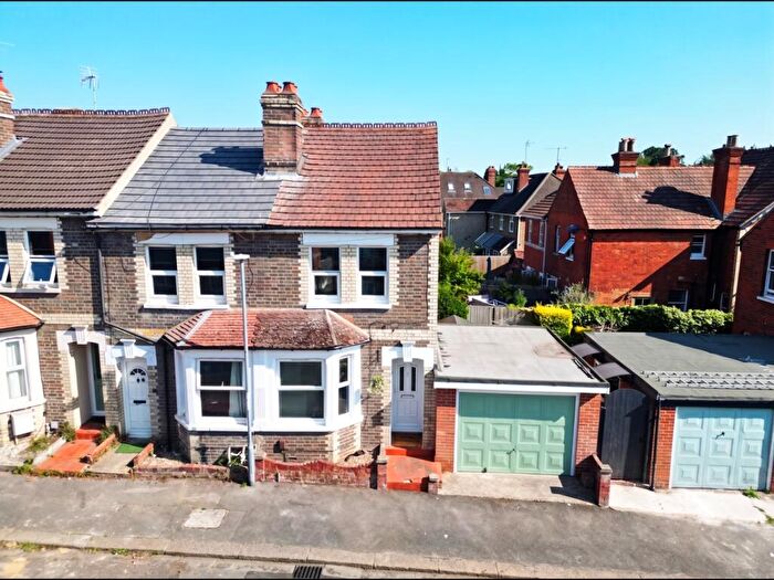 3 Bedroom Semi Detached House For Sale In Lennox Road, Reading, Berkshire, RG6