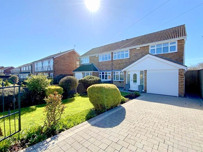 4 Bedroom Semi-Detached House For Sale In Chichester Road, Cleethorpes, DN35