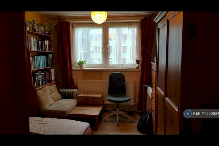 2 Bedroom Flat To Rent In Landseer Avenue, London, E12