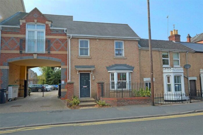 3 Bedroom End Of Terrace House To Rent In Dunchurch Road, Town Centre, CV22