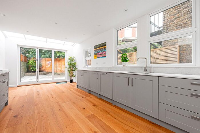 6 Bedroom Terraced House For Sale In Crayford Road, Tufnell Park, Islington, London, N7