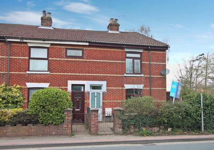 2 Bedroom Cottage To Rent In Botley Road, Park Gate, Southampton, SO31