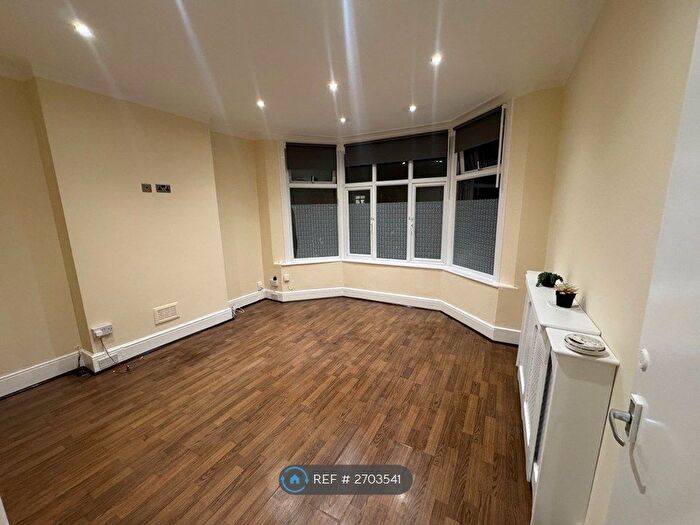 2 Bedroom Maisonette To Rent In Melfort Road, Croydon, CR7
