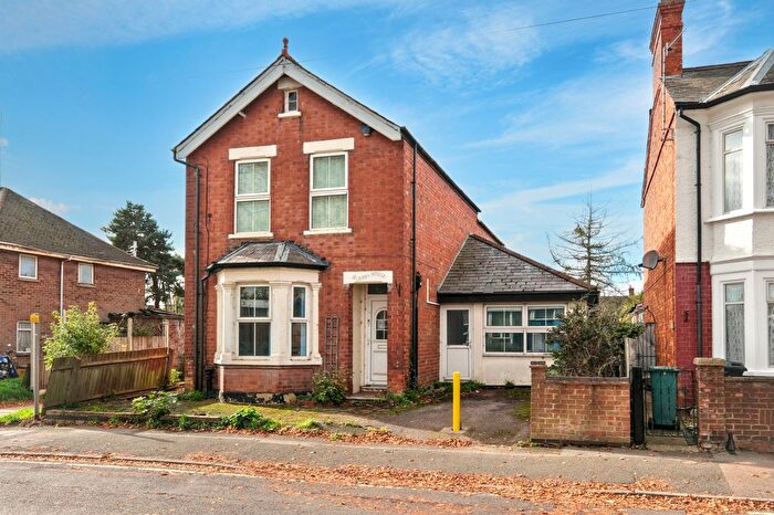 3 Bedroom Detached House For Sale In Westfield Road, Bletchley, Milton Keynes, MK2