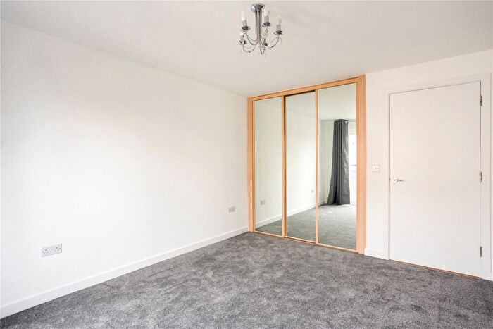 2 Bedroom Flat To Rent In Chertsey House, Bridge Wharf, Chertsey, KT16