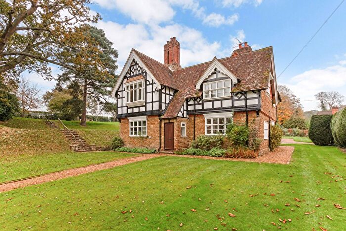 5 Bedroom Detached House For Sale In Hambledon Road, Hydestile, GU8