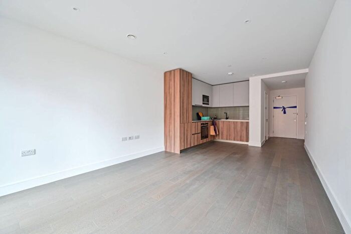 1 Bedroom Flat To Rent In Belfield Mansions, Elephant And Castle, London, SE17