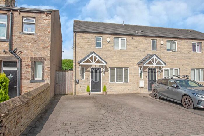 3 Bedroom Town House For Sale In Chestnut Street, Cross Hills, North Yorkshire, BD20