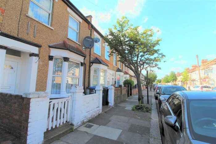 2 Bedroom Property To Rent In Raynham Avenue, London, N18