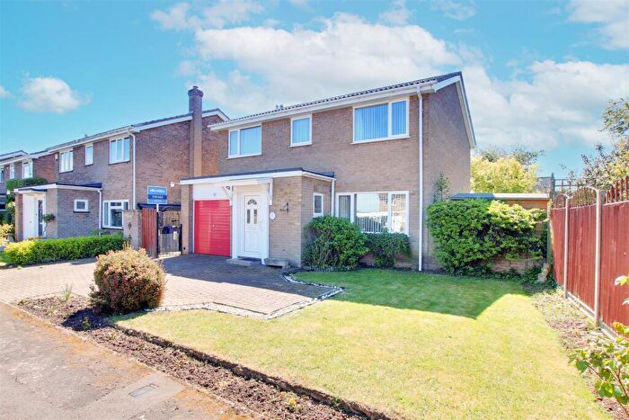 4 Bedroom Detached House For Sale In Priory Close, Needingworth, PE27
