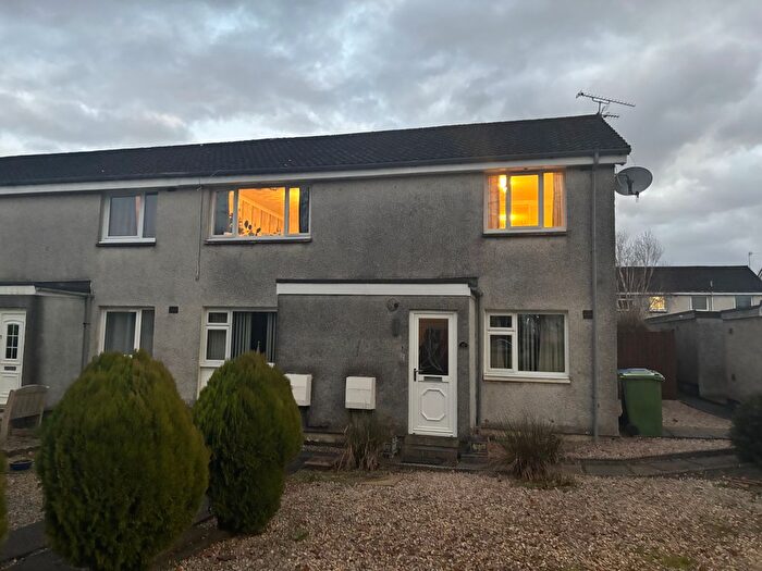 2 Bedroom Flat To Rent In The Poplars, Alloa, FK10