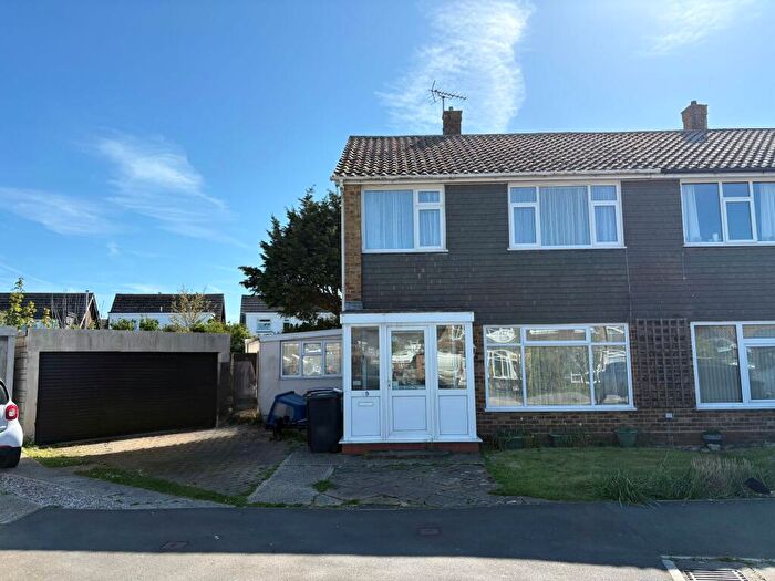 3 Bedroom Semi Detached House For Sale In Wellington Gardens, Selsey, PO20
