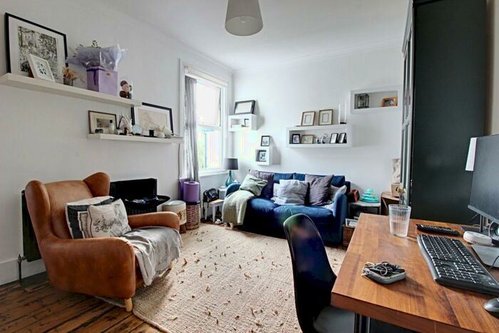 1 Bedroom Flat To Rent In Dale Grove, Finchley, London, N12