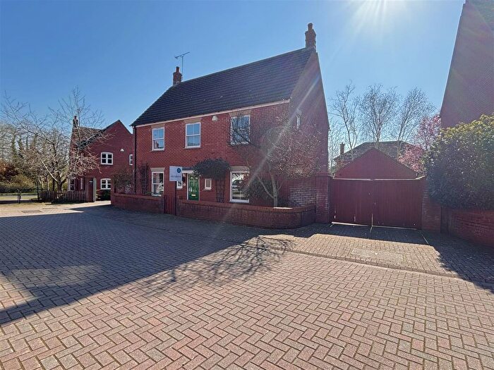 4 Bedroom Detached House For Sale In Teasel Close, Devizes, SN10