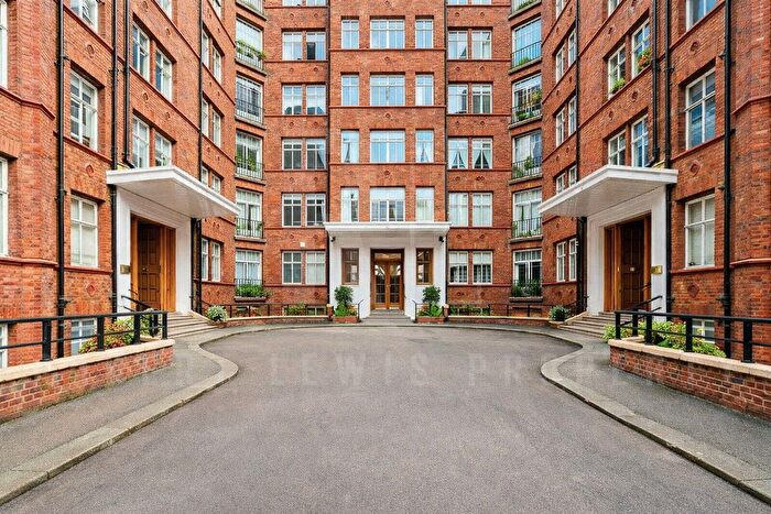 2 Bedroom Flat To Rent In Oakwood Court, London, W14