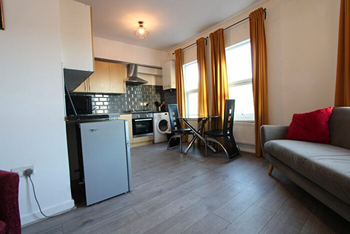 1 Bedroom Flat To Rent In Greyhound Lane, London, SW16