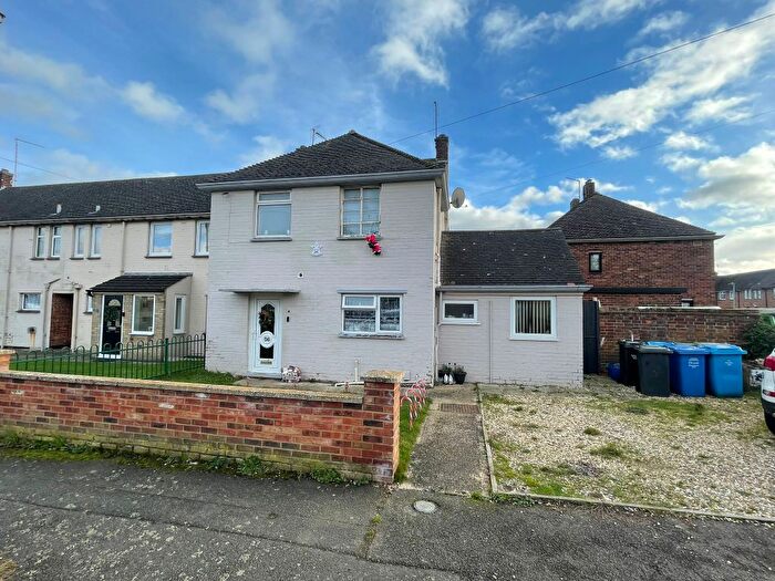 3 Bedroom End Of Terrace House For Sale In Centre Parade, Kettering, NN16