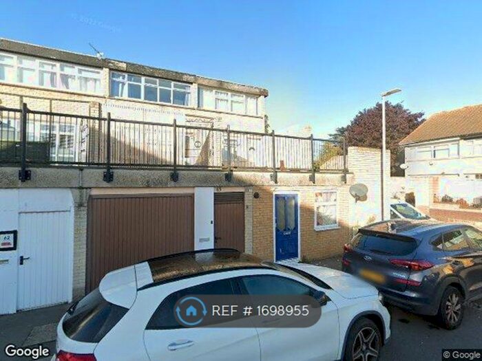 Studio To Rent In C Mayfield Close, Uxbridge, UB10