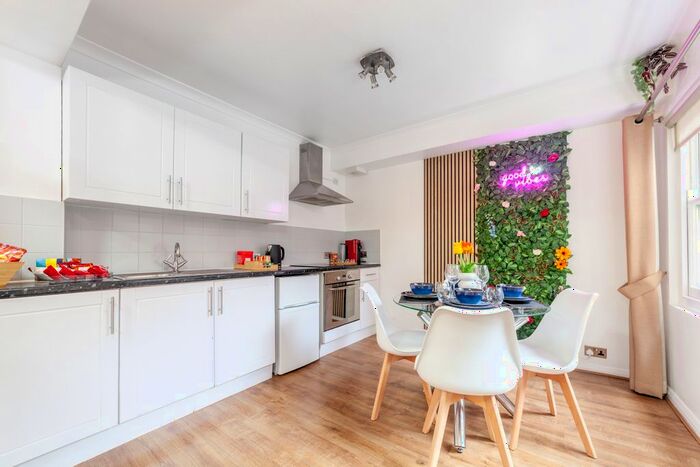 1 Bedroom Flat To Rent In Kings Road, Chelsea, SW10