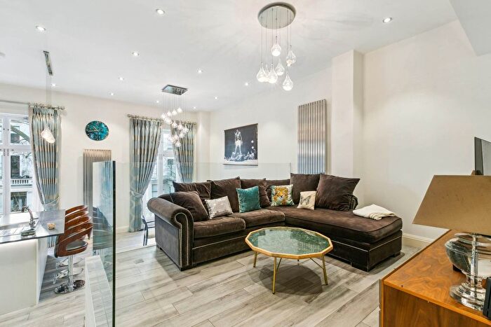 2 Bedroom Flat To Rent In Queens Gardens, Hyde Park, London, W2