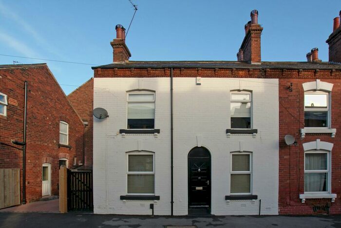 2 Bedroom End Of Terrace House To Rent In Chatsworth Road, Harrogate, HG1