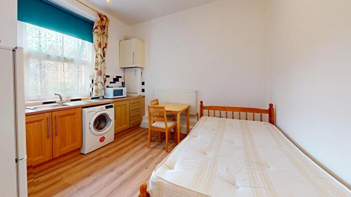 Studio To Rent In Tabley Road, London, N7