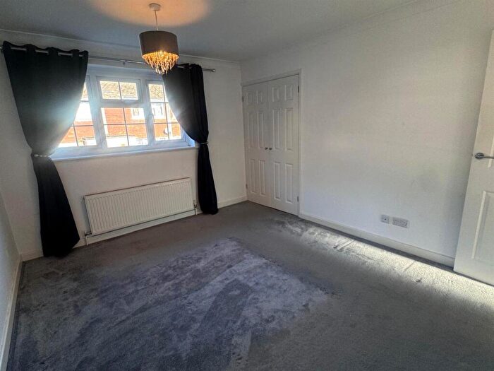 2 Bedroom House To Rent In Rushdean Road, Rochester, ME2
