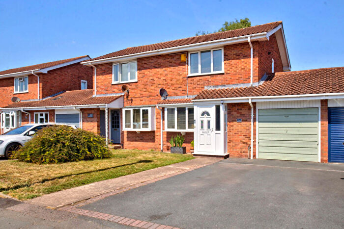 3 Bedroom Semi Detached House For Sale In Grandstand Road, Bobblestock, Hereford, HR4