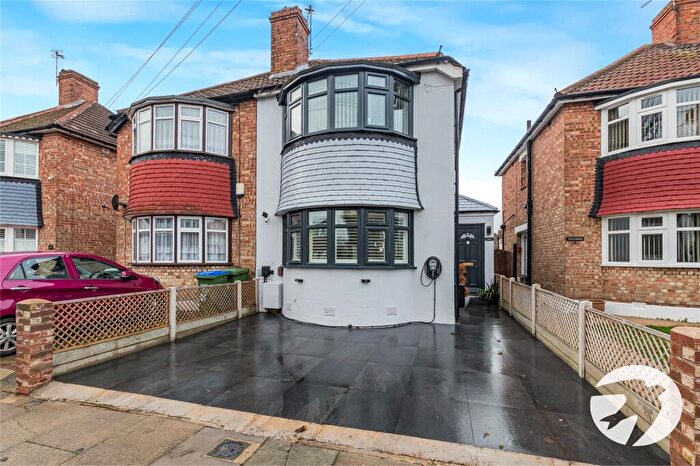 3 Bedroom Semi Detached House For Sale In Lyme Road, Welling, Kent, DA16