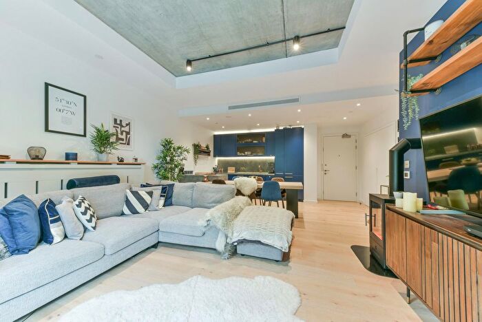 2 Bedroom Flat To Rent In Agar House, Goodluck Hope, London, E14