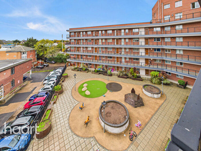 1 Bedroom Flat To Rent In Angel Way, Romford, RM1