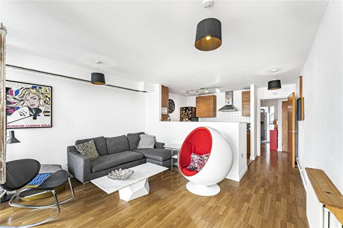 2 Bedroom Apartment To Rent In Umberston Street, Whitechapel, London, E1