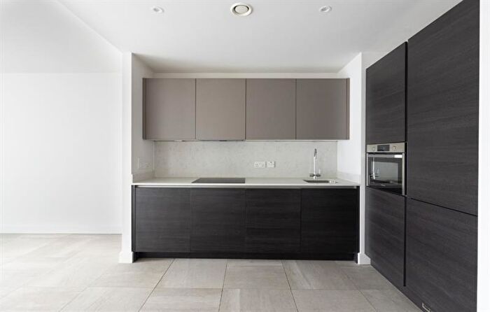 1 Bedroom Flat To Rent In Rochdale Road, Manchester, Greater Manchester, M4