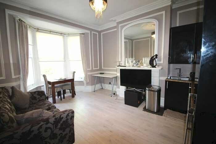 1 Bedroom Flat To Rent In Hammersmith Grove, Hammersmith, W6