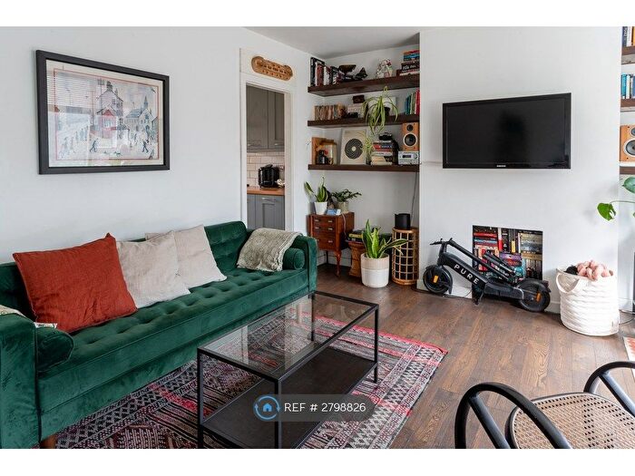 2 Bedroom Flat To Rent In Buxton Court, London, N1