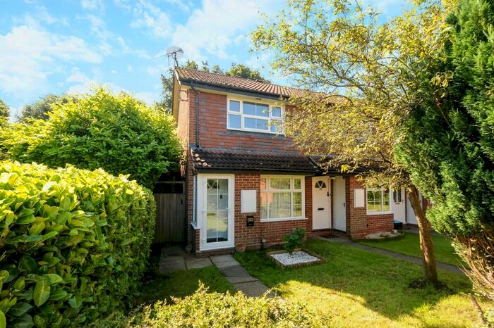 2 Bedroom End Of Terrace House To Rent In Kesteven Way, Wokingham, RG41