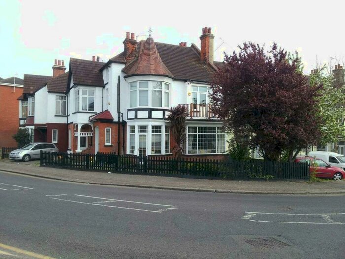 2 Bedroom Flat To Rent In Crowstone Avenue Westcliff On Sea Essex, SS0