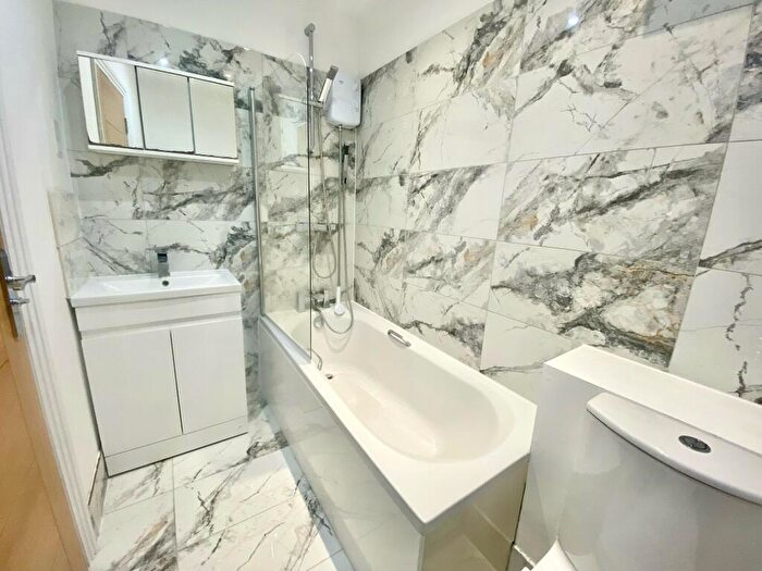 3 Bedroom Apartment To Rent In Wanstead Park Road, IG1