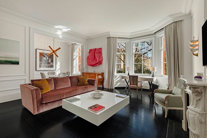 2 Bedroom Flat For Sale In Evelyn Gardens, London, SW7