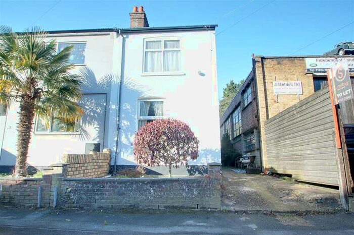 1 Bedroom Maisonette Flat To Rent In Rucklers Lane, Kings Langley, WD4