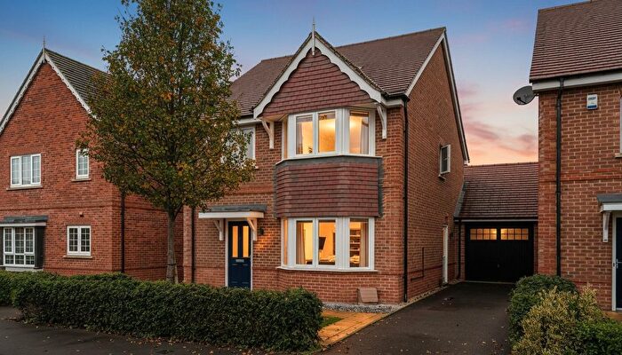 4 Bedroom Detached House For Sale In Warren Mead, Thame, Oxfordshire, OX9