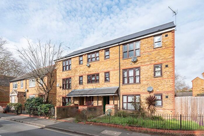 1 Bedroom Flat To Rent In Myatt Road, Oval, London, SW9